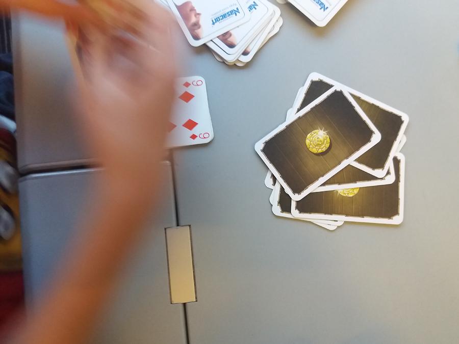 Pokerin peluuta, rahoina Port Royal -pelin kultakolikkokortit