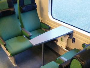 VR:n IC-junan kapea suippo pöytä